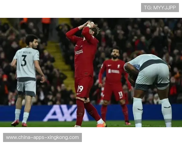 利物浦弧顶远射频频造成惊险 利物浦弧顶远射频频造成惊险